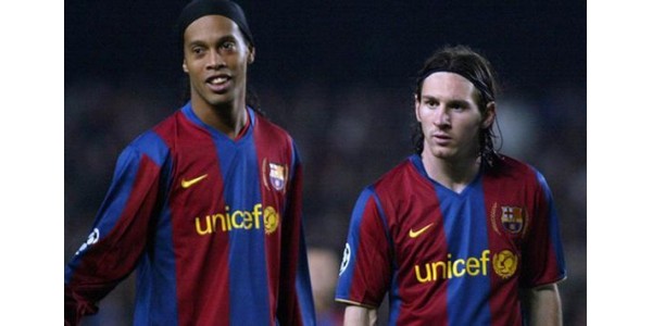 Le peu de temps de Ronaldinho rend Barcelone brillante Le peu de temps de Ronaldinho rend Barcelone brillante